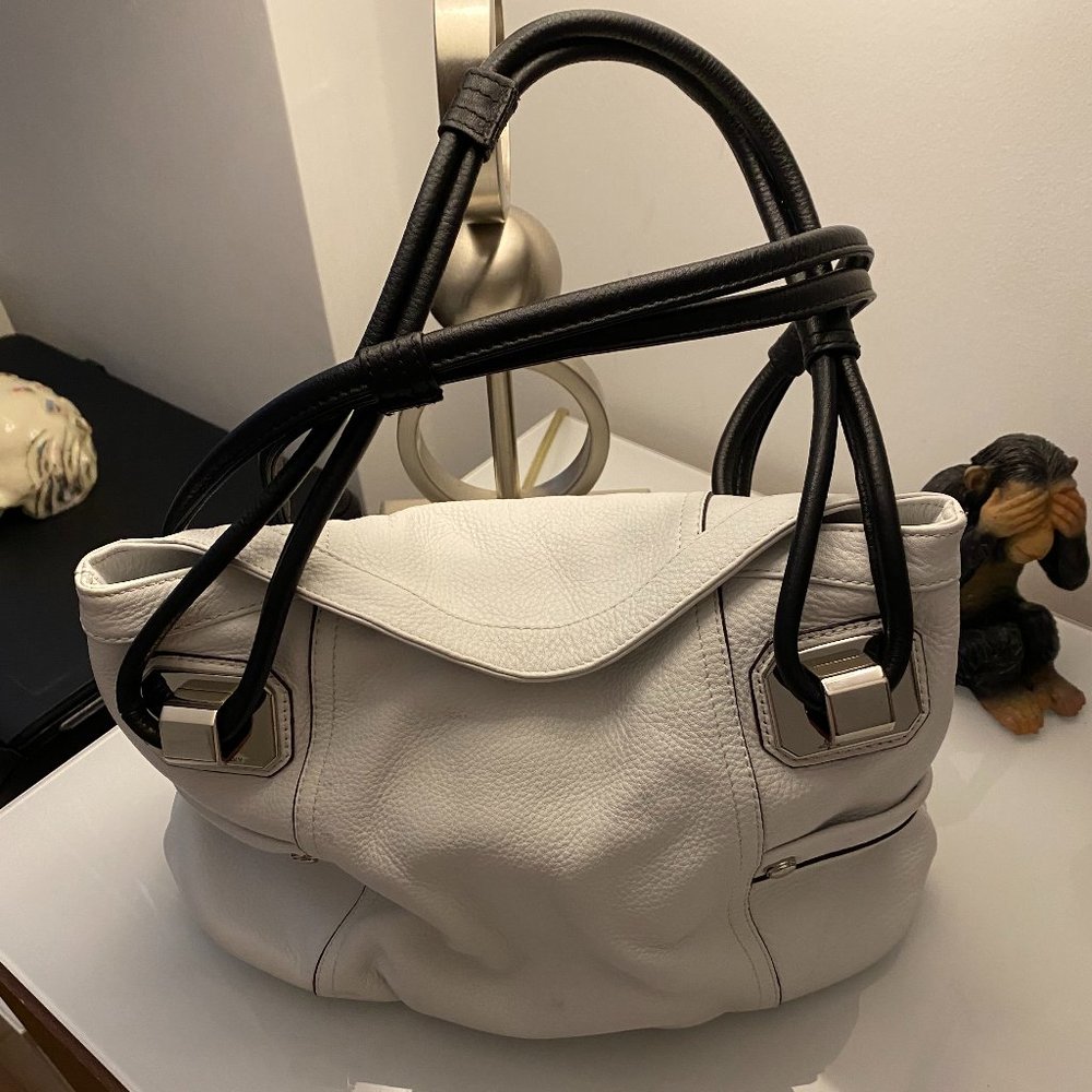 B. MAKOWSKY White Handbag W/Black straps